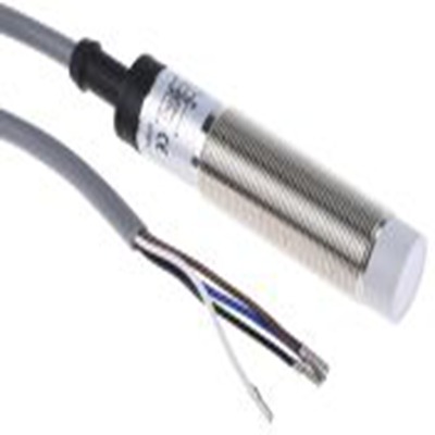 RS PRO,146-6757,电容式接近开关, 螺纹管主体, M18, 可检测8 mm, 非嵌入式安装, 2m线长, IP67, 70mm