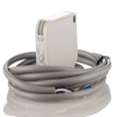 RS PRO,202-4477,偏振逆反射光电传感器, 块状, 可检测5 m, 2 m电缆连接, NPNPNP输出, 红光光源, 螺钉，支架