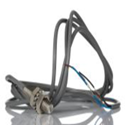 RS PRO,237-7269,电感式接近开关, 螺纹管主体, M8, 可检测2mm, 嵌入式安装, 2m线长, IP67, 30mm