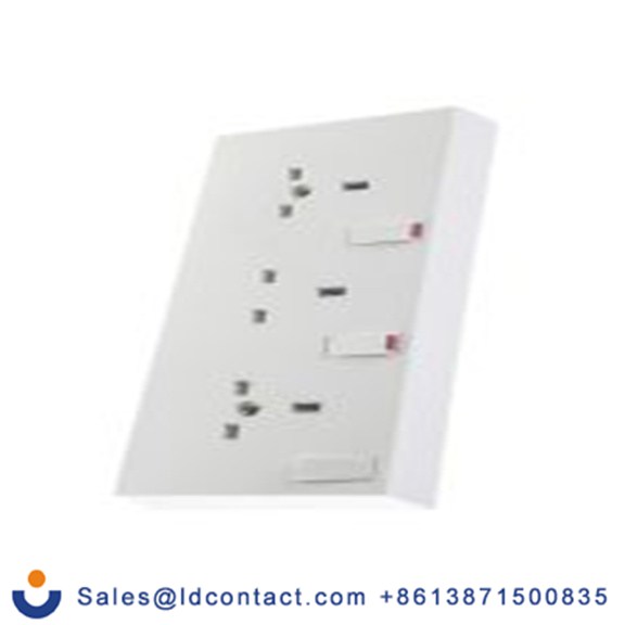 RS PRO,776-8435,G 型 - 英式 插座 开关, 3位, 13 A 室内, 230 V, 白色, Converter Socket系列